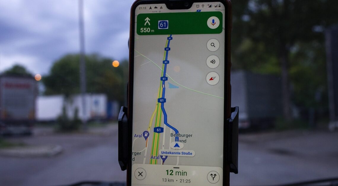 Avoid traffic jams: The best apps and routes for a stress-free journey