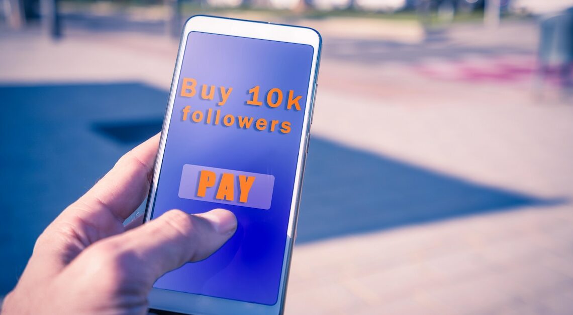 Fake Follower Check: How to find out who is buying followers