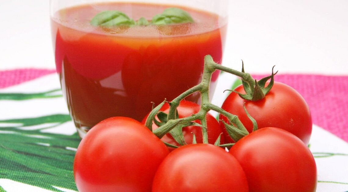 How healthy is tomato juice: effects and uses