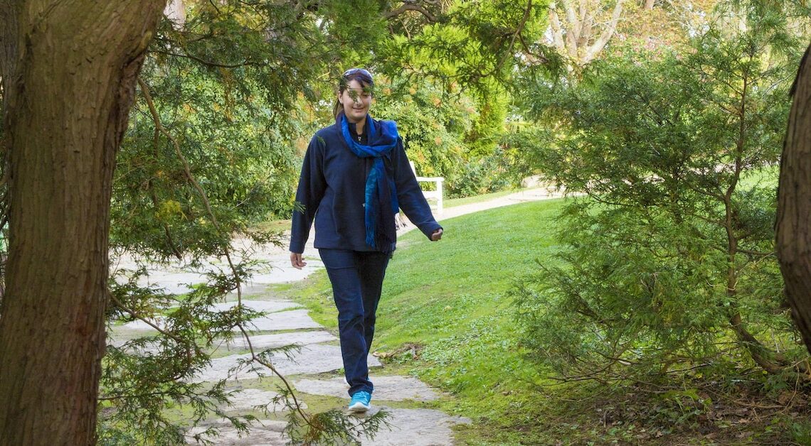 Walking meditation: How to prevent stress by walking