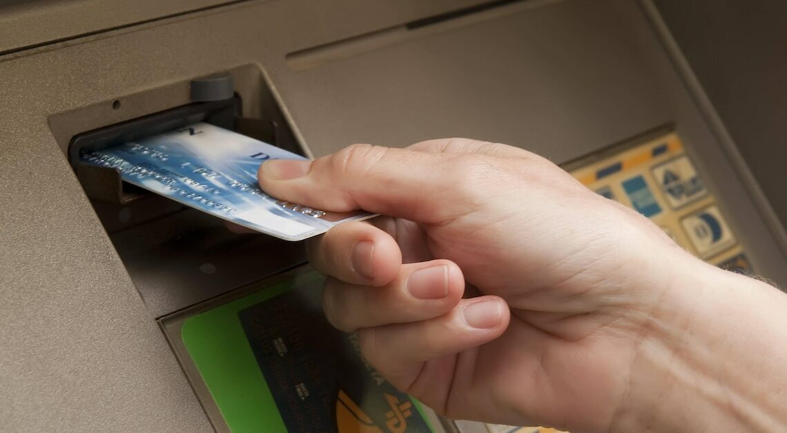 Withdraw money with a credit card - is that possible?