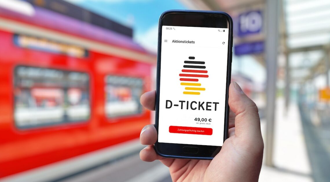 Buy a DB 49-Euro ticket: All options at a glance