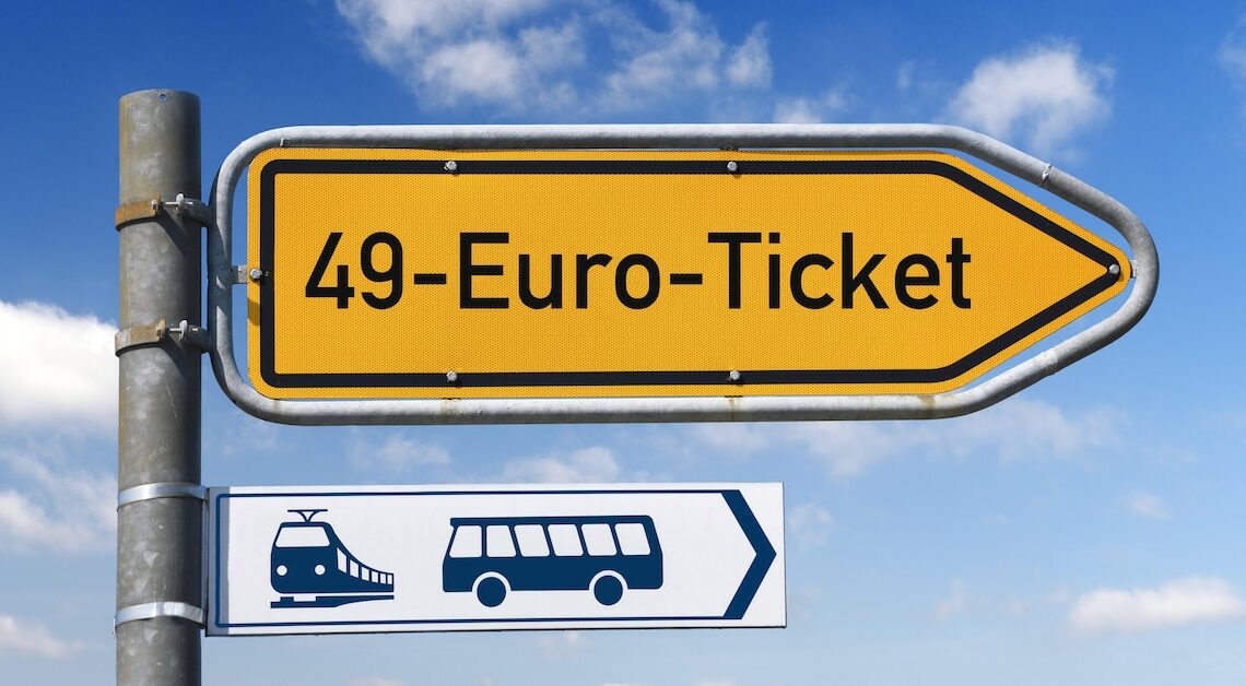 Buying a 49-euro ticket for other people – is that allowed?