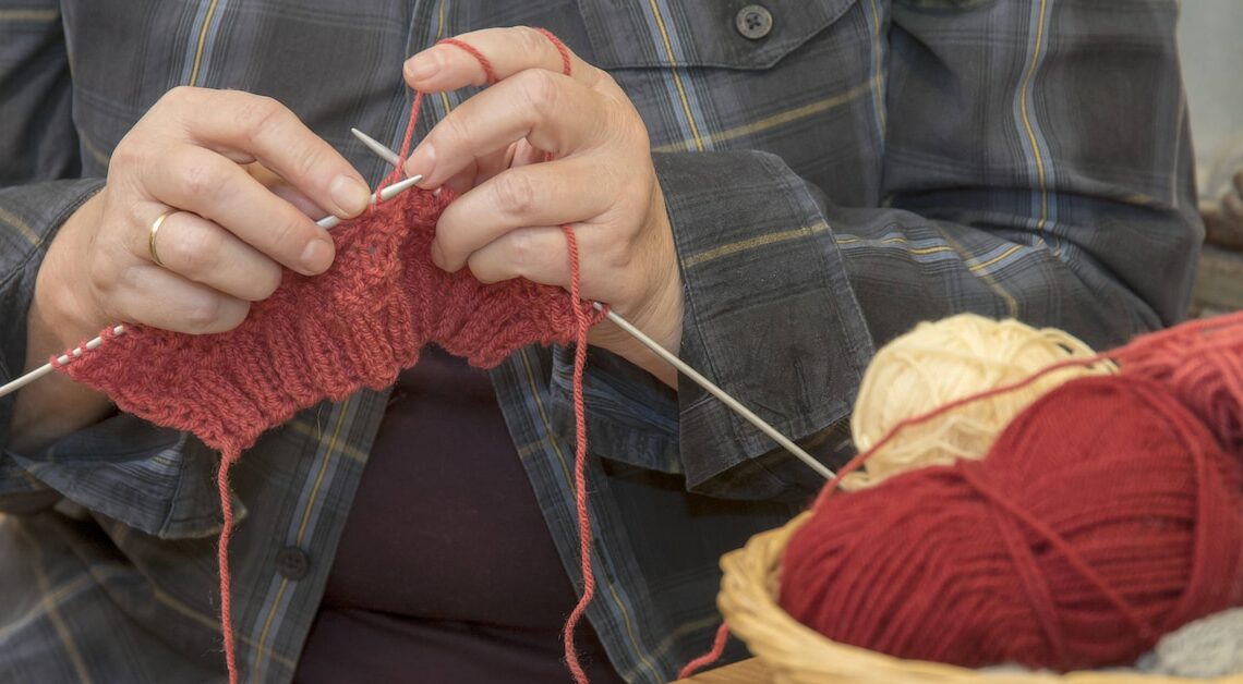 Knitting with gradient yarn - how to get a beautiful pattern