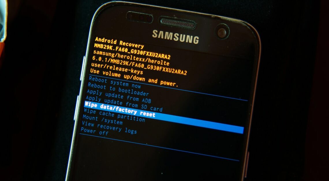 Samsung Galaxy Reboot: Smartphone only starts up to Samsung logo