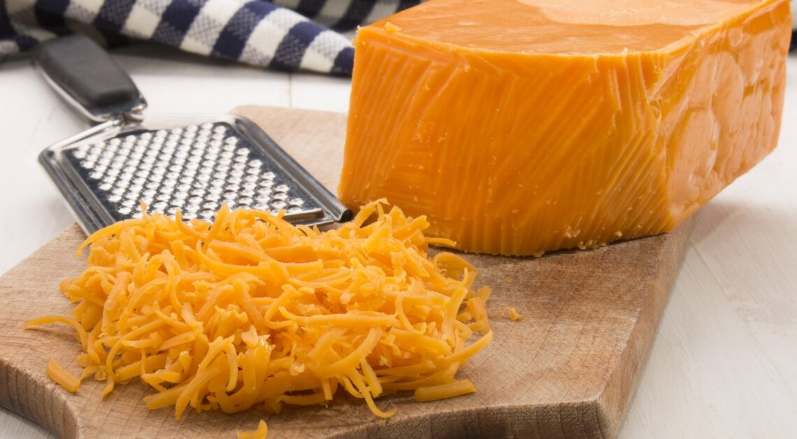 Why is Cheddar orange? This is how the color gets into the cheese