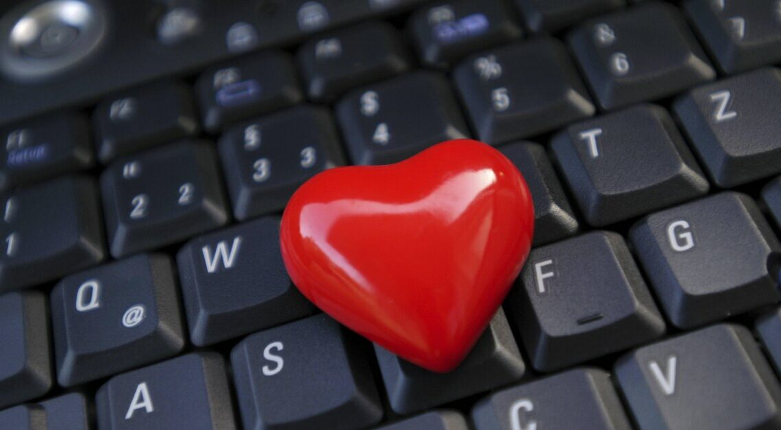 How do I make a heart symbol with the keyboard?